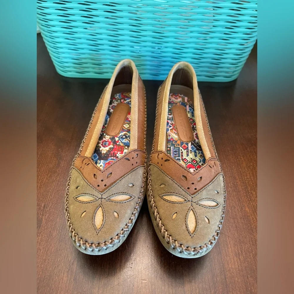 NWOT Hush Puppies Easy Time Slip On Women's Shoe - Picture 2 of 9